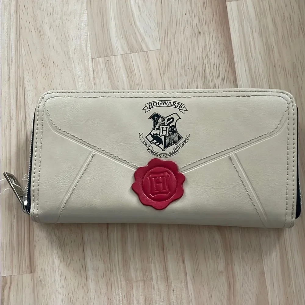 Hogwarts Wallet in Cream and Red